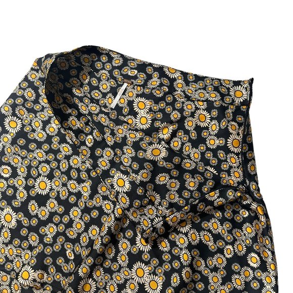 Free People SIZE 6 Phoebe Black Daisy Printed A-Line Skater Mini Skirt - Picture 3 of 7